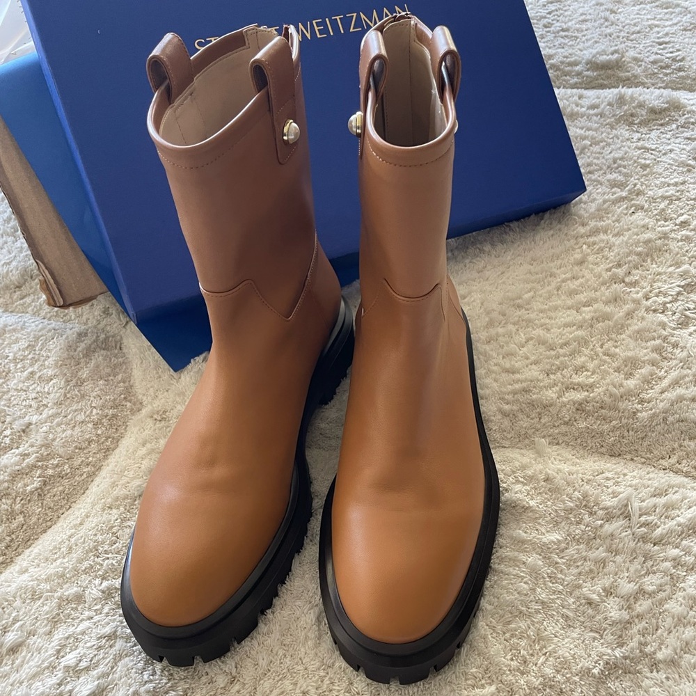 Brand new never worn Stuart Weitzman boots!